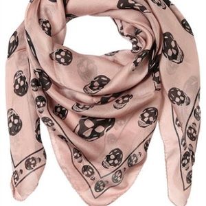 Alexander McQueen skull scarf